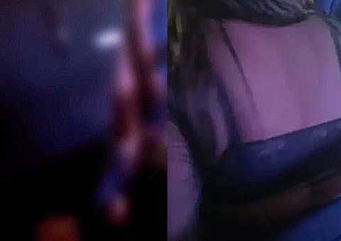 Mulher faz sexo oral em garçom em bar na frente de clientes; vídeo