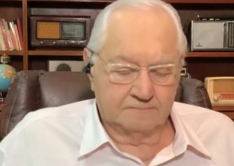 Boris Casoy 'dorme' durante jornal ao vivo na CNN; vídeo 