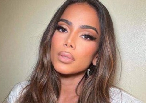 Anitta reaparece, questiona pesquisas e vira alvo de famosos e anônimos
