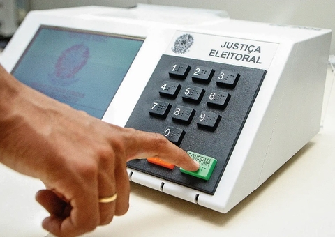 Com 60% das urnas apuradas, Bolsonaro fica a frente de Lula por apenas 140 mil votos