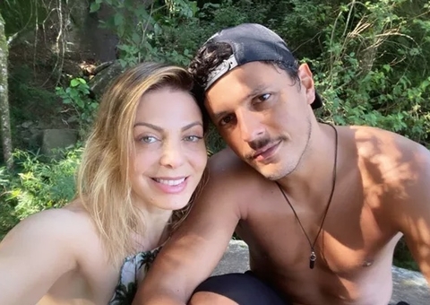 Sheila Mello anuncia fim do namoro com o tenista Feijão 