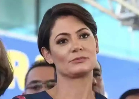 Michelle Bolsonaro se pronuncia após deixar de seguir marido no Instagram