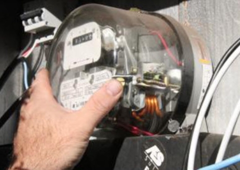 Dono de lanchonete é condenado a prisão por desvio de energia em Manaus