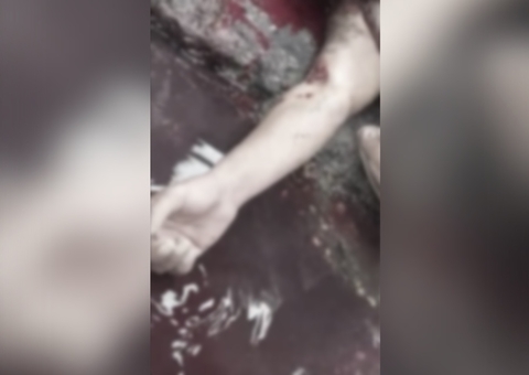 Vídeo: homem agoniza em poça do próprio sangue ao ser morto a tiros em Manaus