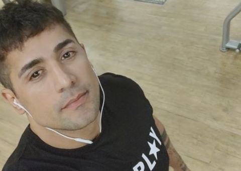 'Amigo' diz que aumento peniano de Tiago Piquilo está diminuindo e cantor rebate