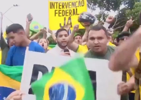 Reportagem da Band é impedida por manifestantes pró-Bolsonaro em Manaus