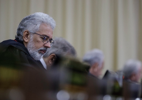 TJAM suspende lei que admite diplomas de instituições estrangeiras