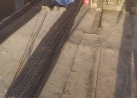 Trabalhador descarregava caminhão quando foi atingido por barras de ferro em estaleiro de Manaus