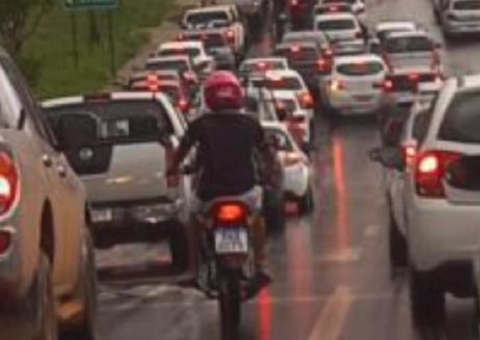 Torcedores do Vasco param o trânsito em Manaus durante partida contra o Ituano
