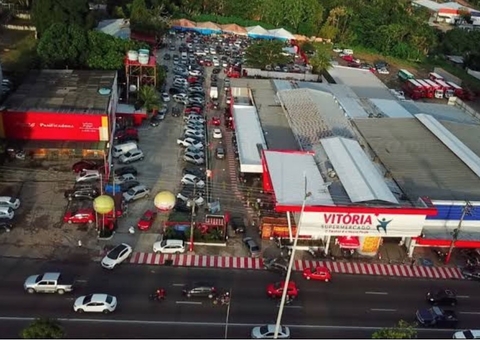 Supermercado Vitória retorna com feira de produtos regionais e praça de alimentação