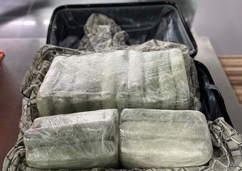 PF prende mulher com 16 tabletes de maconha na mala no Aeroporto de Manaus