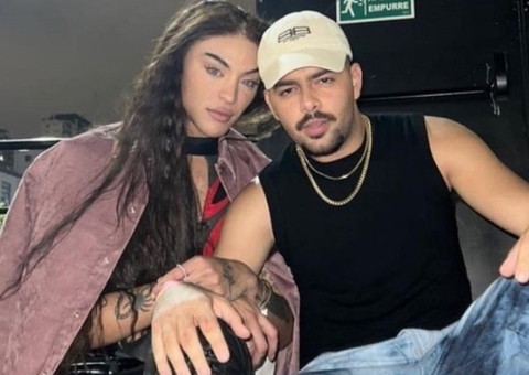 Pedro Sampaio e Pabllo Vittar são flagrados juntos em praia deserta no Rio