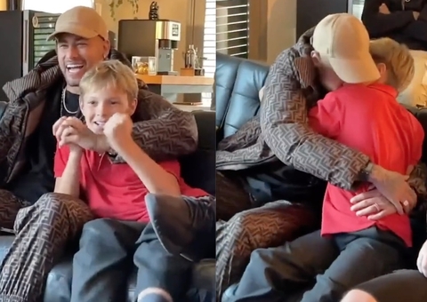 Ao lado do filho, Neymar vibra ao ser convocado para a Copa do Mundo; vídeo