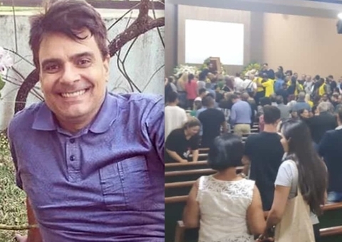 Velório de Guilherme de Pádua tem multidão, ex-presidiários e aplausos 