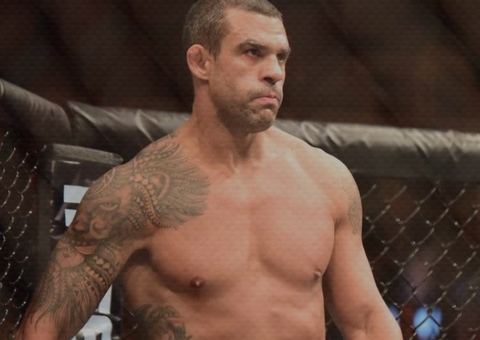 Vitor Belfort compartilha fake news e cai em pegadinha