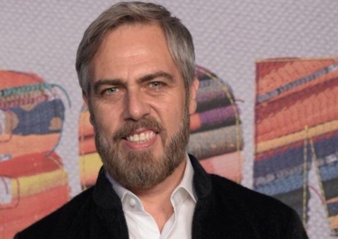 Ator Anderson Müller se declara ao marido e relembra dificuldades no passado: 'fui exposto'