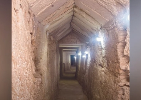 Arqueólogos acham túnel que pode levar a túmulo de Cleópatra e seu amante