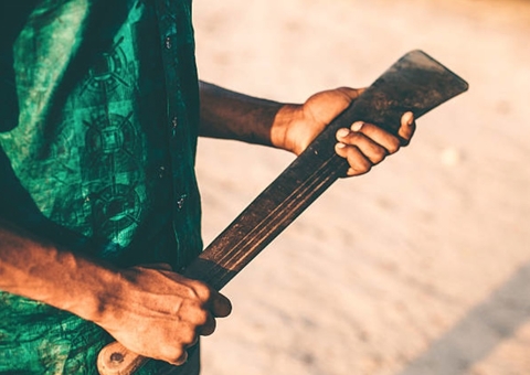 Homem tenta matar cunhada com golpe de terçado na cabeça e é preso em Manaus