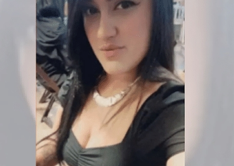 Vídeo: Mulher morre prensada entre carros ao tentar empurrar veículo sem gasolina