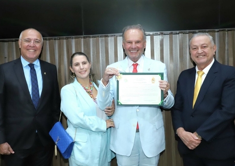 Conselheiro do TCE, Mario de Mello recebe medalha de Ouro da Cidade de Manaus