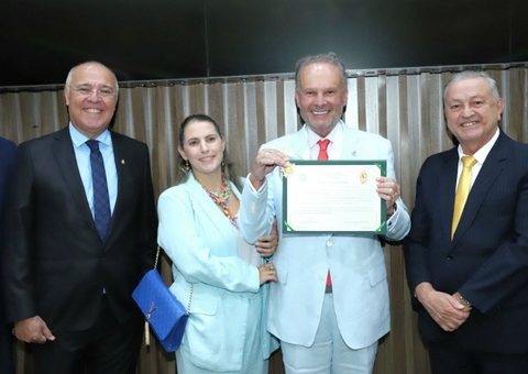 Conselheiro Mario de Mello recebe medalha de Ouro da Cidade de Manaus