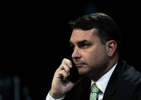 YouTube proíbe canal de Flávio Bolsonaro de fazer novos posts por 7 dias
