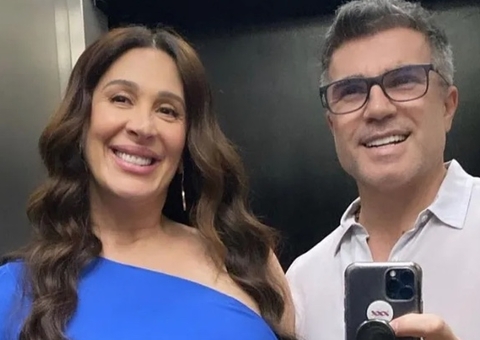 Claudia Raia mostra barrigão de gravidez aos 55 anos