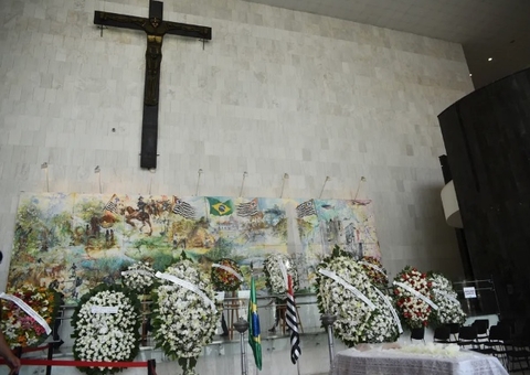 Gal Costa: Fãs e amigos dão último adeus à cantora 