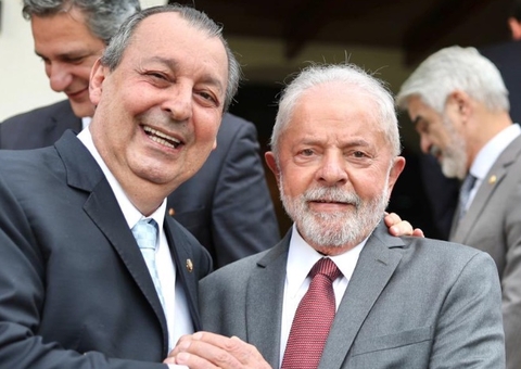 Omar critica influência da religão na eleição: 'Ainda bem que Deus quis o Lula'