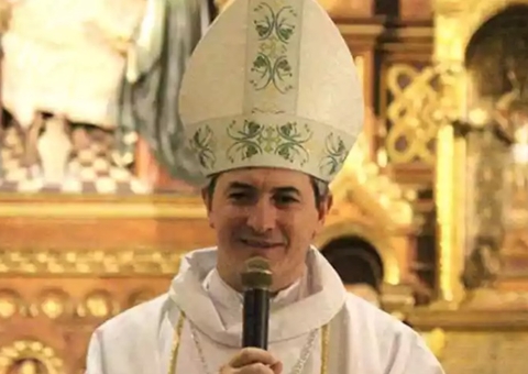 Bispo que já chamou Bolsonaro de 'fascista' é ameaçado por homem armado após missa