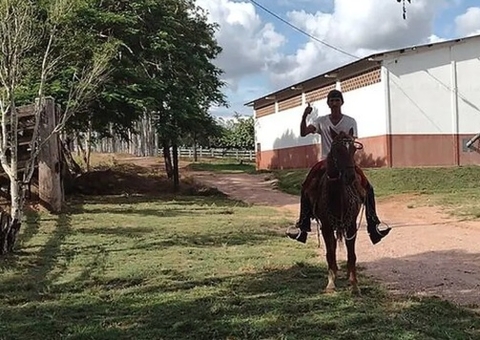 Homem morre esmagado por trator desgovernado