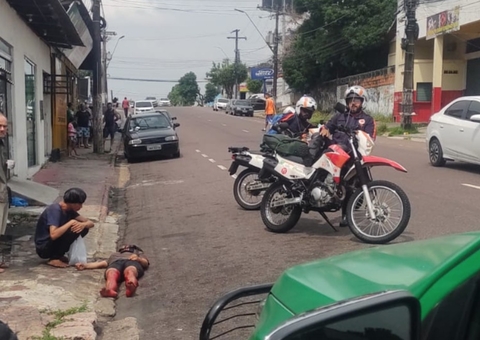 Bêbada, mulher atira pedra em rival e é esfaqueada em Manaus