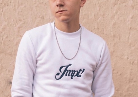 Cantor de funk sorteia noite de sexo com fã e divide opiniões 