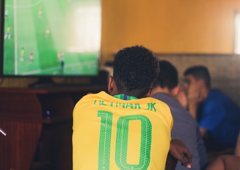 Pesquisa diz que 86% de brasileiros trairiam parceira durante jogos da Copa