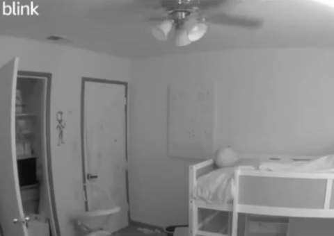 Mãe flagra atividade paranormal no quarto da filha após criança dizer que 'homem mau' a visitava