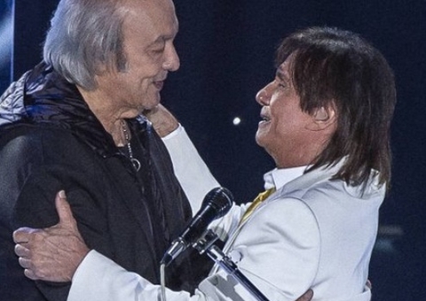 Roberto Carlos faz homenagem emocionante a Erasmo Carlos: 'meu grande irmão'