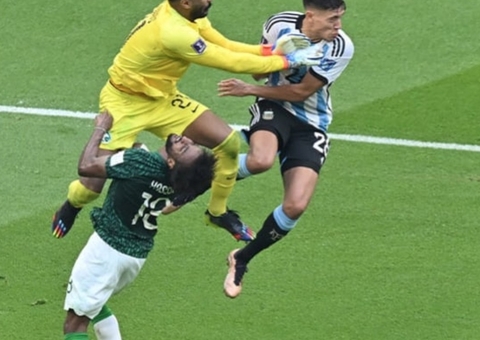 Jogador saudita que levou joelhada tem fratura no rosto e está fora da Copa