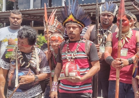 Índios prometem voltar a ocupar sede da Funai em Manaus caso voltem a receber comida estragada