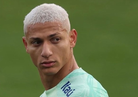 Richarlison se solidariza com vítimas de ataque em escola no ES