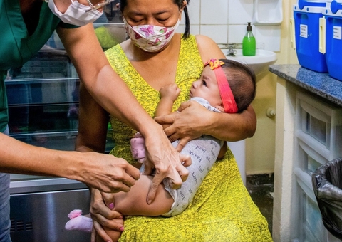 Reações da vacina contra covid-19 em bebês são mínimas e pais não devem se preocupar