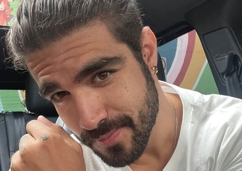 Influencer se revolta ao descobrir processo de Caio Castro após polêmica de pagar conta