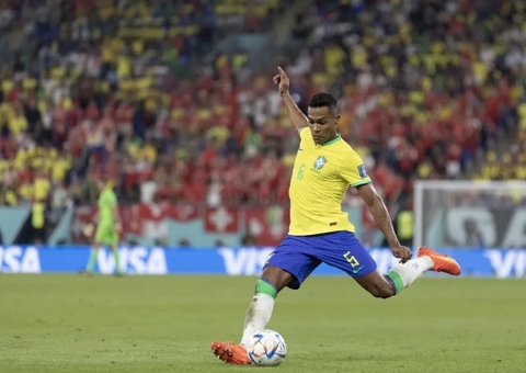 Urgente: Alex Sandro está fora do jogo contra Camarões