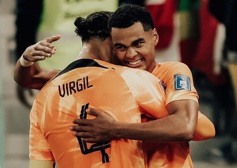 Holanda aproveita desorganização do Catar e abre o placar