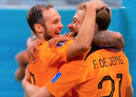 Holanda marca o segundo contra o Catar com gol de Frenkie de Jong