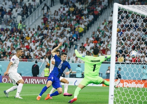 EUA vence Irã e retorna às oitavas de uma Copa após 12 anos