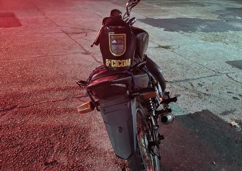 Adolescente é apreendido após comprar motocicleta roubada em Manaus