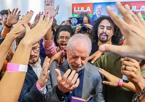Lula faz publicação celebrando Dia Nacional do Evangélico   