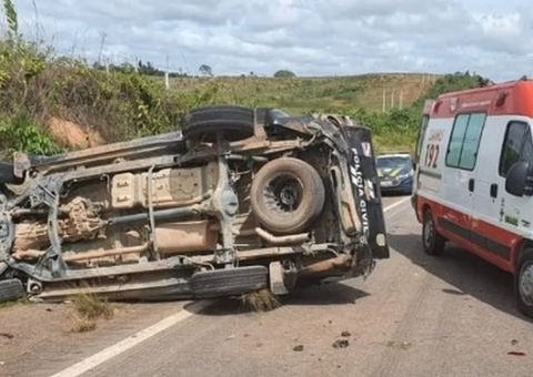 Policial civil morre após viatura que transportava presos capotar no Pará