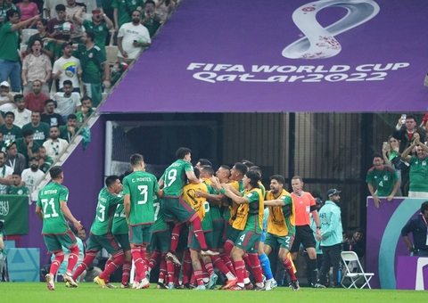 México vence Arábia Saudita por 2 a 1, mas dá adeus à Copa do Mundo do Catar