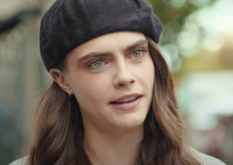 Cara Delevingne admite vício em pornografia: 'fiquei insensível' 